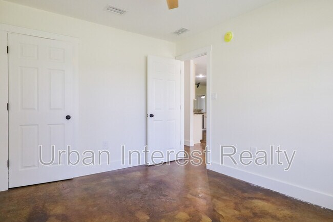 Building Photo - 4658 Sunsail Cir