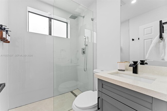 Building Photo - 1144 SW 4th St