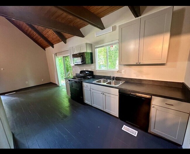 Building Photo - 407 Lindsay Rd