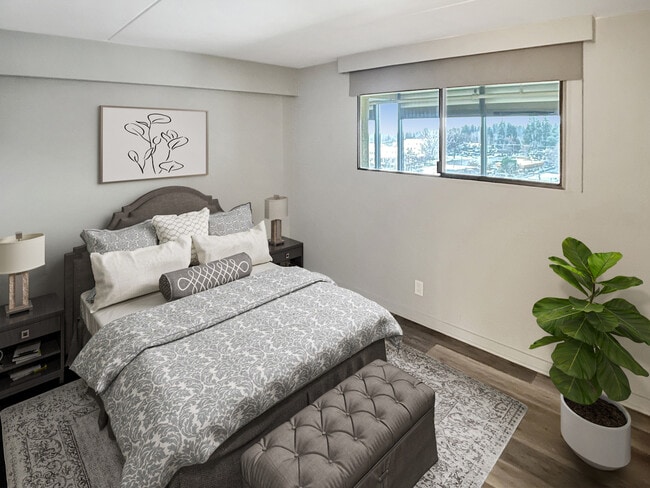 Building Photo - Lake Tower