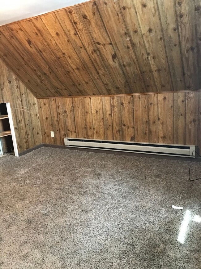 Building Photo - 403 2nd St NE