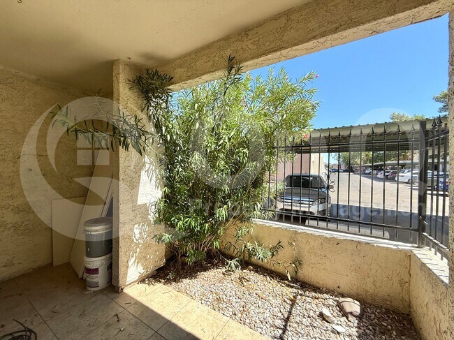 Building Photo - 3119 W Cochise Dr
