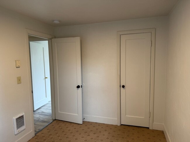 Building Photo - Charming 2 bed 1 bath house in a great neighborhood!