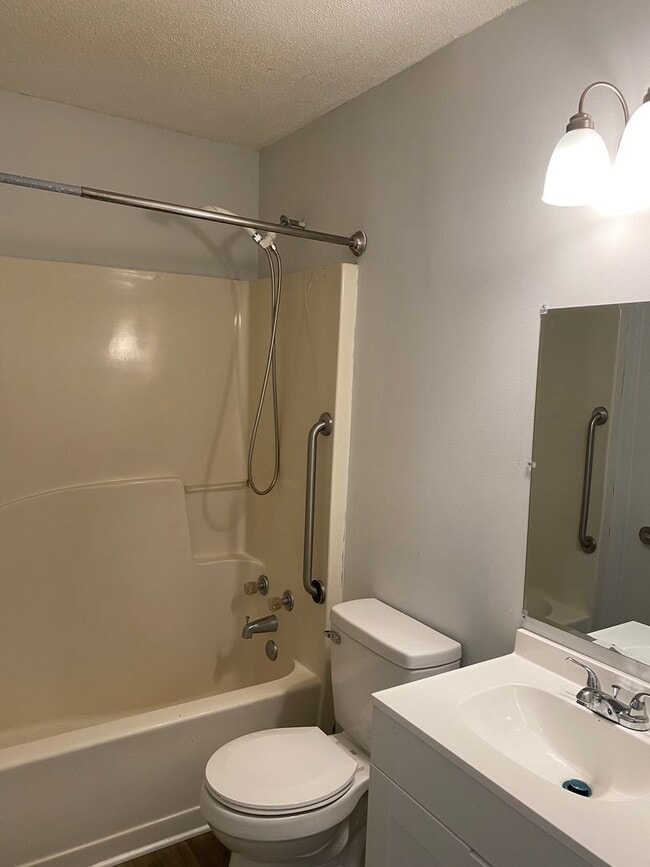 Building Photo - 145 Aster Cir