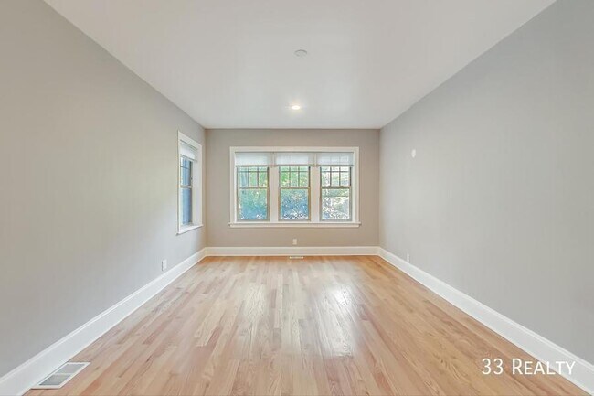 Building Photo - 936 Pleasant St