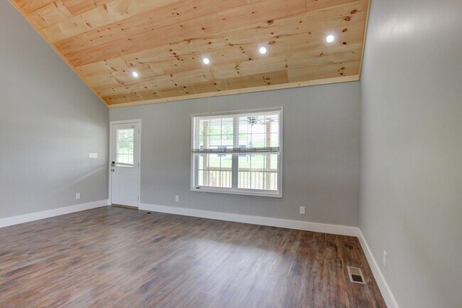 Building Photo - 5821 Highland Lick Rd