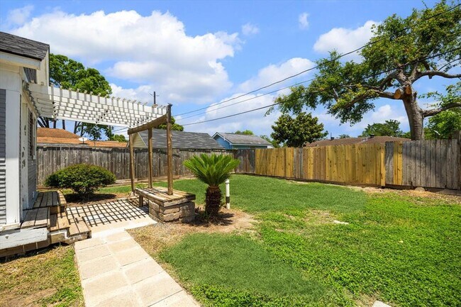 Building Photo - 2912 Cetti St