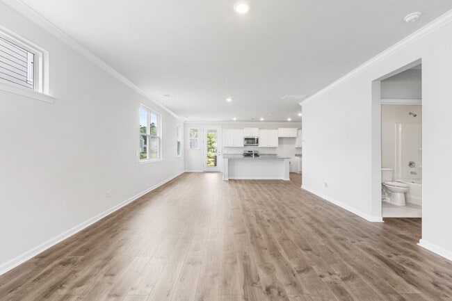 Building Photo - Move-In Ready Home with Luxury Finishes & Prime Location!