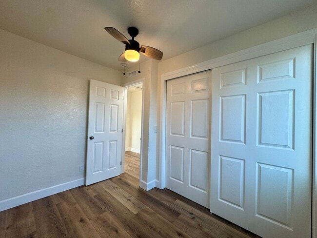 Building Photo - 1379 Temple Ave