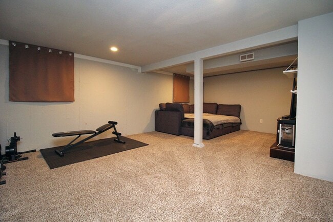 Building Photo - 9020 SE Stephens St