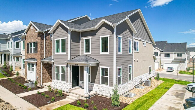 Building Photo - NEW *No Security Deposit Required Upfront!    2024 Townhome With Move In Special!