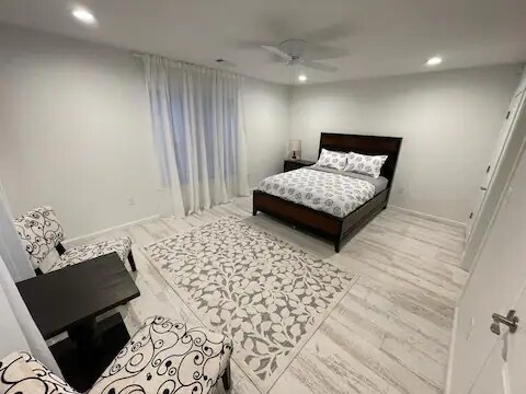 Building Photo - 701 NE 24th St