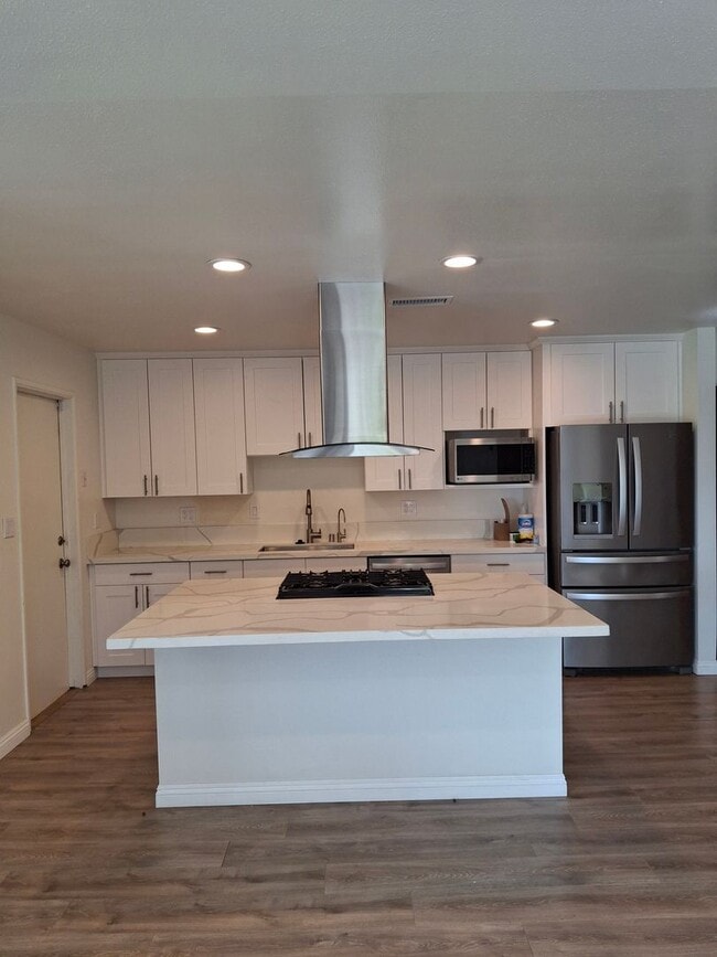 Building Photo - Beautifully Renovated Home with 2-Car Gara...