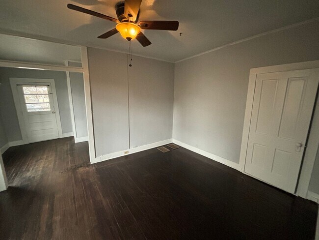 Building Photo - 17 Noble