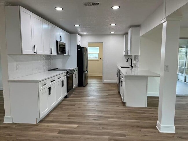 Building Photo - 11093 54th Ave N