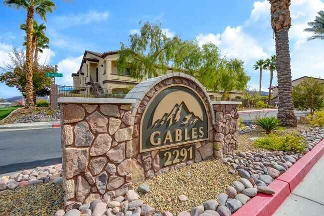 Building Photo - CLEAN, move in ready~GATED and super COMMUNITY!