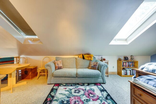 Building Photo - 619 N Corona St