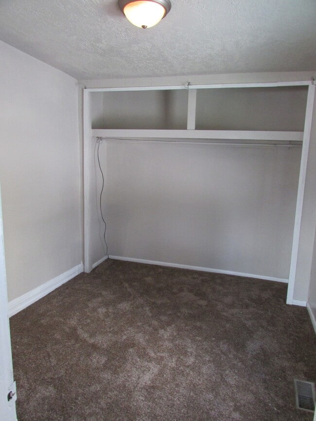 Building Photo - 609 E 100 N