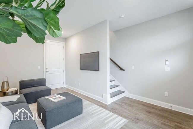 Building Photo - 2341 E 18th St