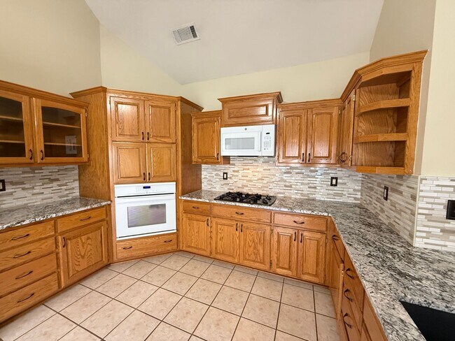 Building Photo - Right On The Green- 3 Bedroom Updated Home on Battle Creek