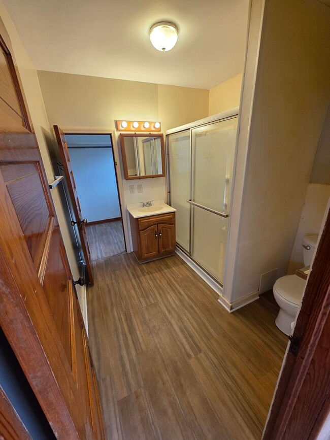 Building Photo - AEC-209