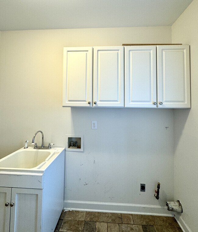 Building Photo - 125 Witheridge Dr