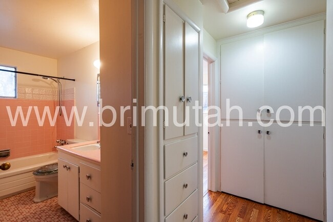 Building Photo - 3953-3955 Alberly Way