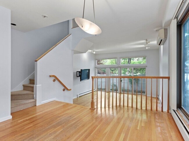 Building Photo - 336 Harvard St