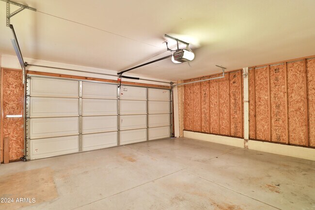 Building Photo - 9860 N 105th Ave