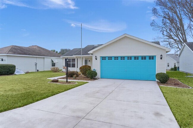 Building Photo - 807 Ramos Dr