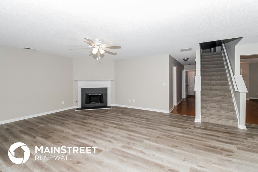 Building Photo - 400 Pinevale Ct