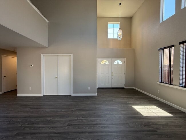 Building Photo - Beautiful River Oaks Large Two Story Home With Three Car Garage