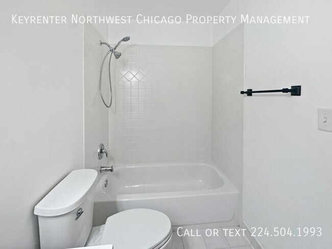 Building Photo - 3000 Bayside Dr