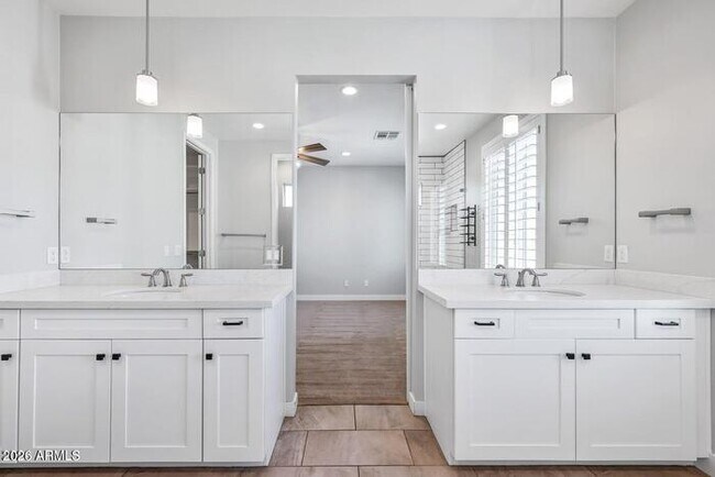 Building Photo - 3030 N 38th St