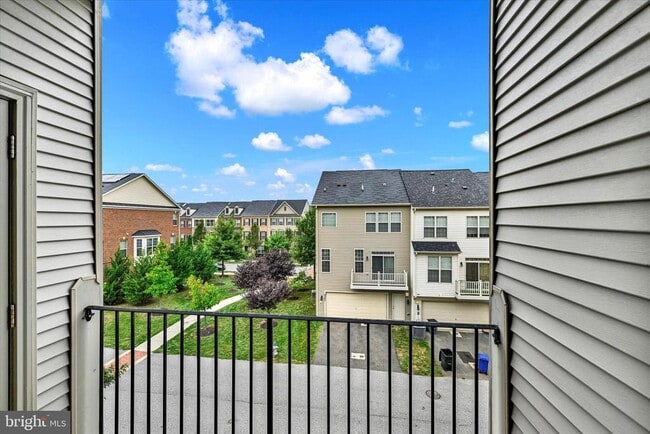 Building Photo - 2557 Campus Way N