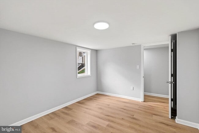 Building Photo - 29 W Elm Ave