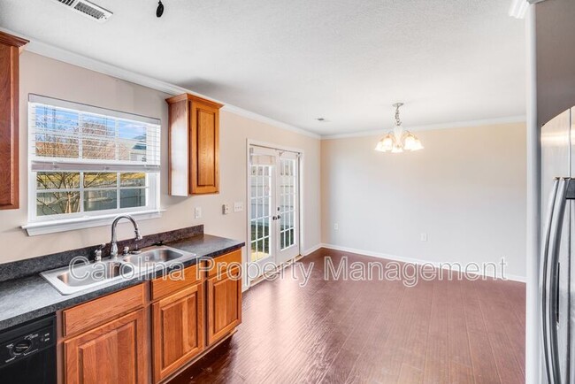 Building Photo - 7020 Bullock Dr