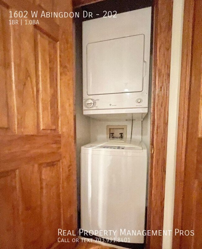 Building Photo - 1602 W Abingdon Dr