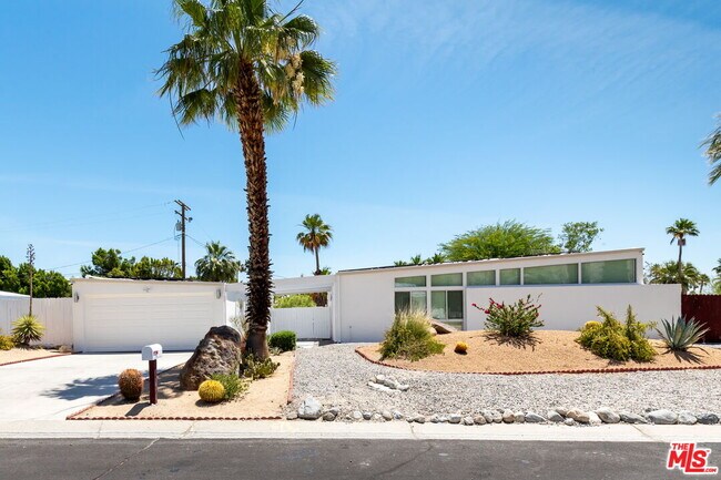 Primary Photo - 2106 N Roberto Dr