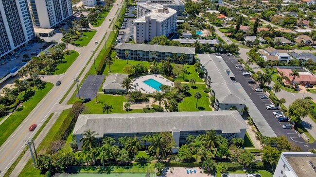 Building Photo - 2760 Banyan Rd