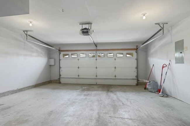 Building Photo - 6 Silas Seaman St