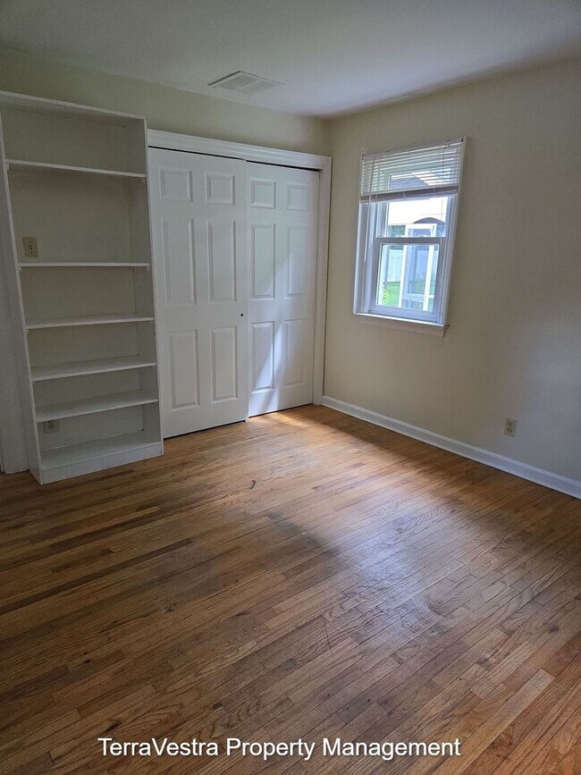 Building Photo - Now Showing for 2026-2027 School Year Glassboro 4 Bed 2.5 Bath