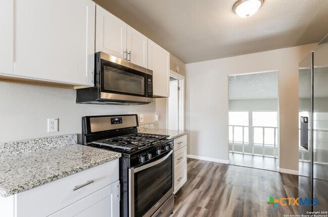 Building Photo - 607 Lovera Blvd