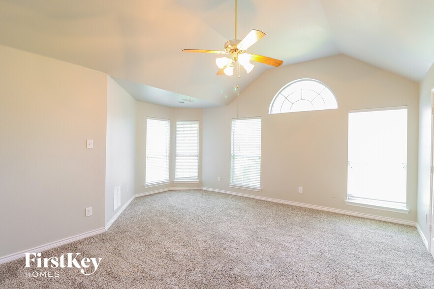 Building Photo - 2204 Reedway Ct