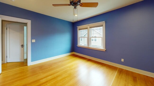 Building Photo - 812 W Bothwell St