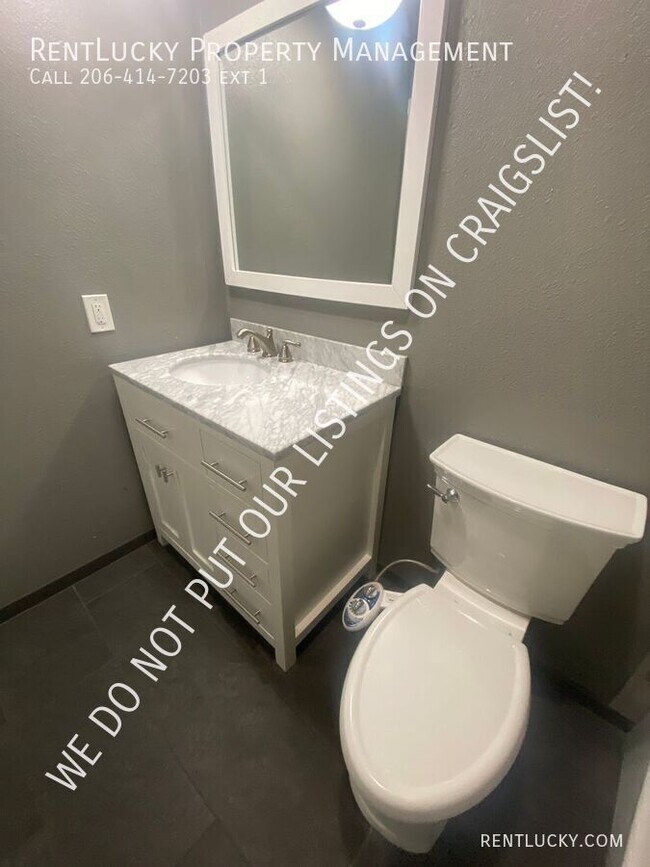 Building Photo - 12721 NE 129th Ct