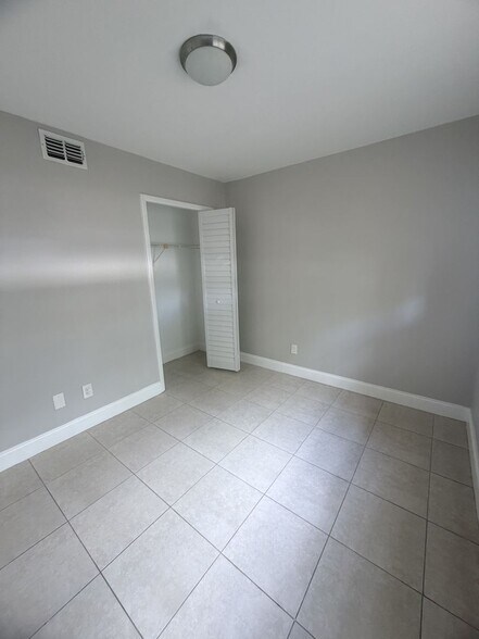 Building Photo - 130-136-136 Cape Coral Pkwy W