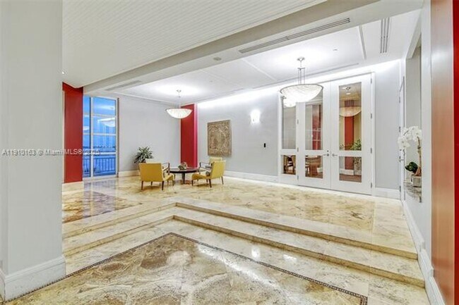 Building Photo - 808 Brickell Key Dr