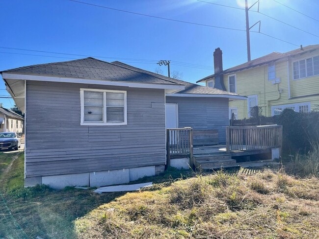 Building Photo - 1621 12th St