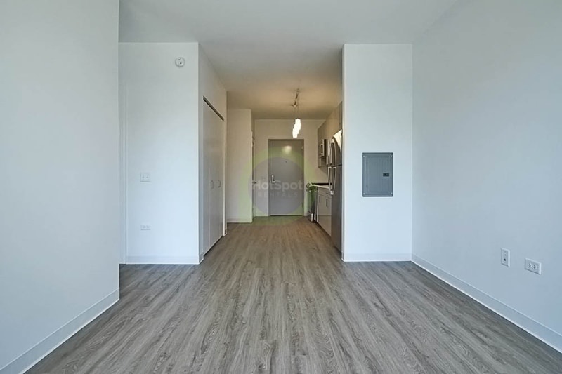 Building Photo - 850 W Van Buren St